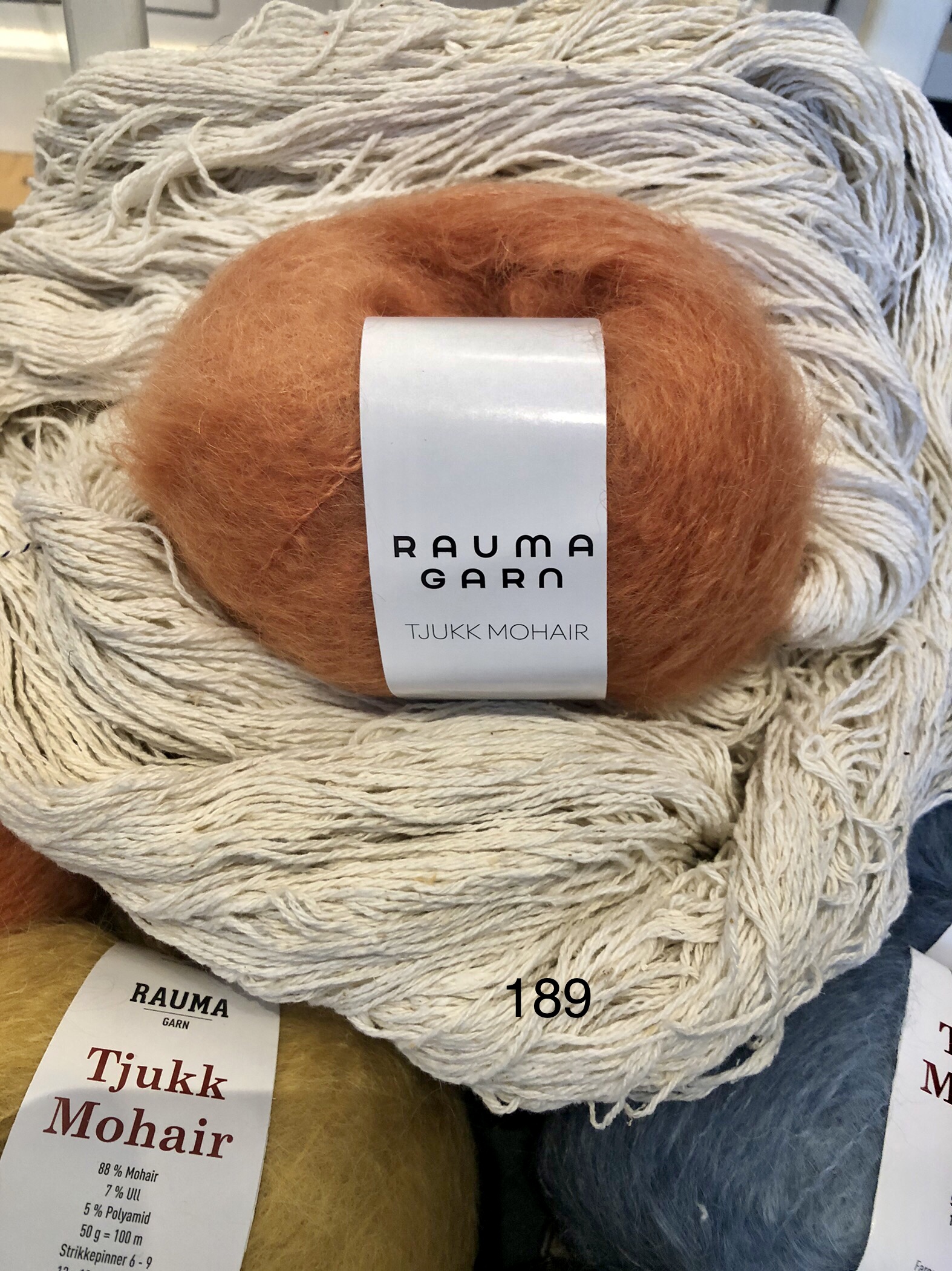 Tjukk mohair färg 189 Dus Vallmo 50 g