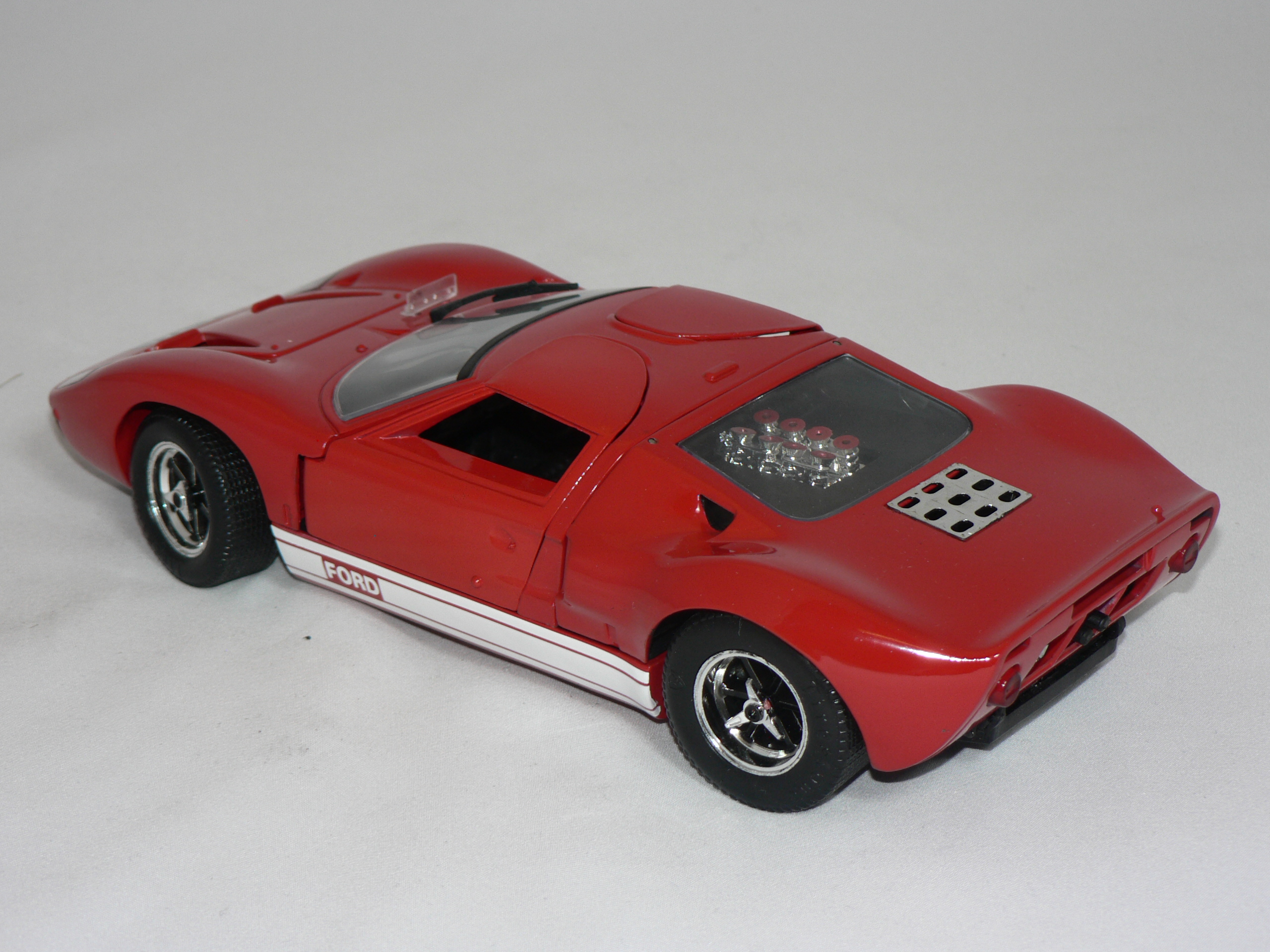 Ford GT40 Street Version  1:18  Eagles Race - 2