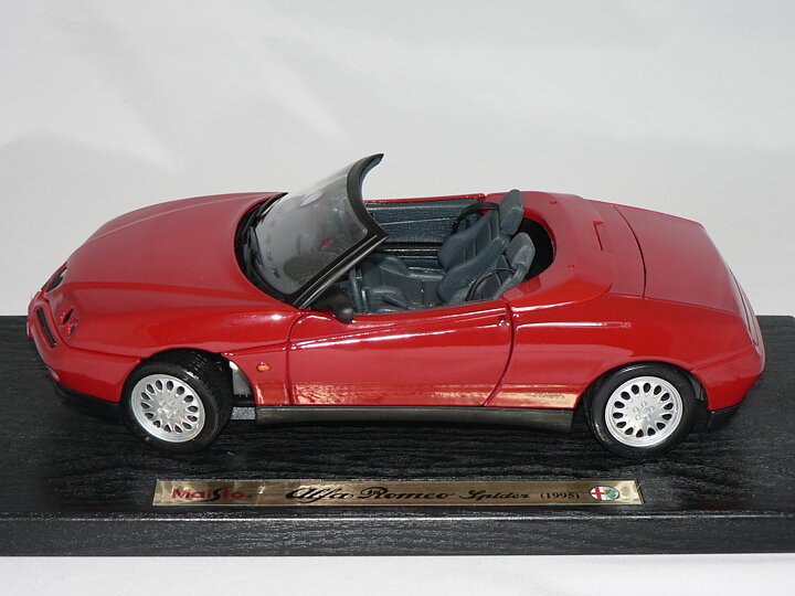 Alfa Romeo Spider -1995  1:18  Maisto