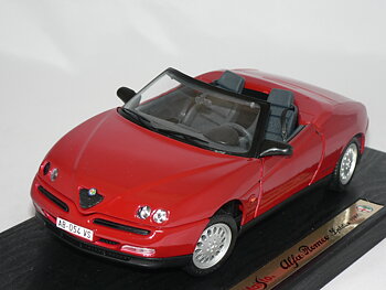 Alfa Romeo Spider -1995  1:18  Maisto