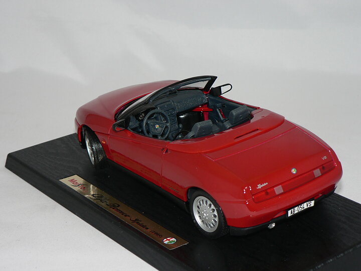 Alfa Romeo Spider -1995  1:18  Maisto