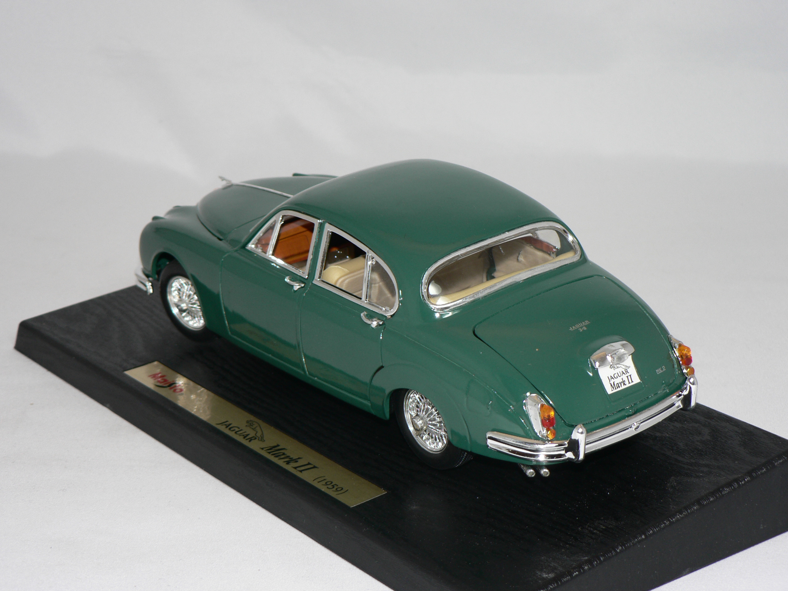 Jaguar Mark II -1959  1:18  Maisto - 3
