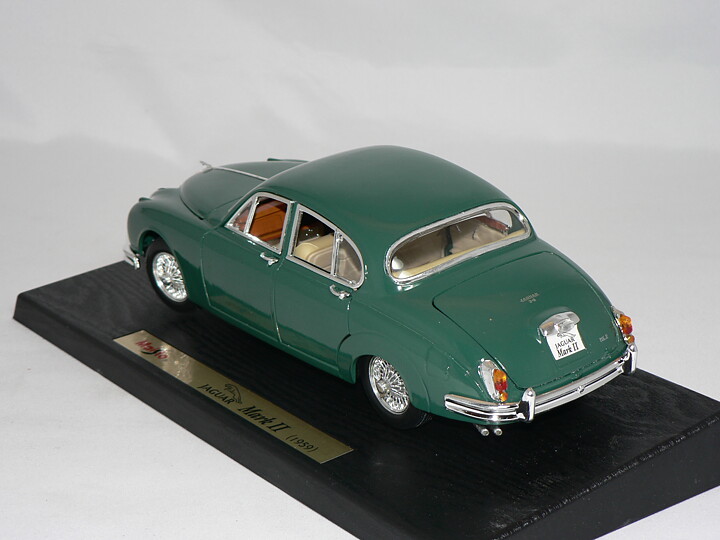 Jaguar Mark II -1959  1:18  Maisto