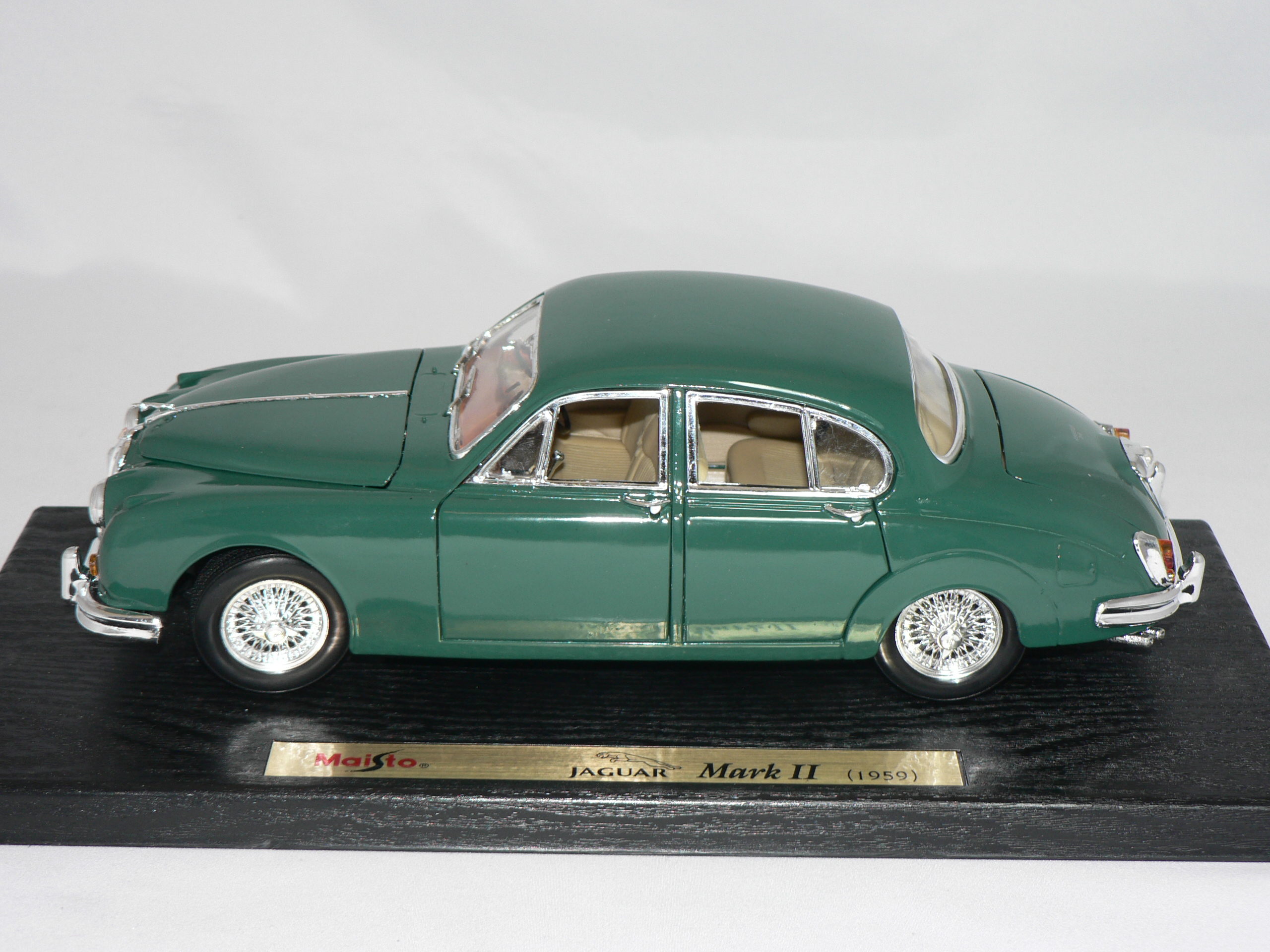 Jaguar Mark II -1959  1:18  Maisto - 2