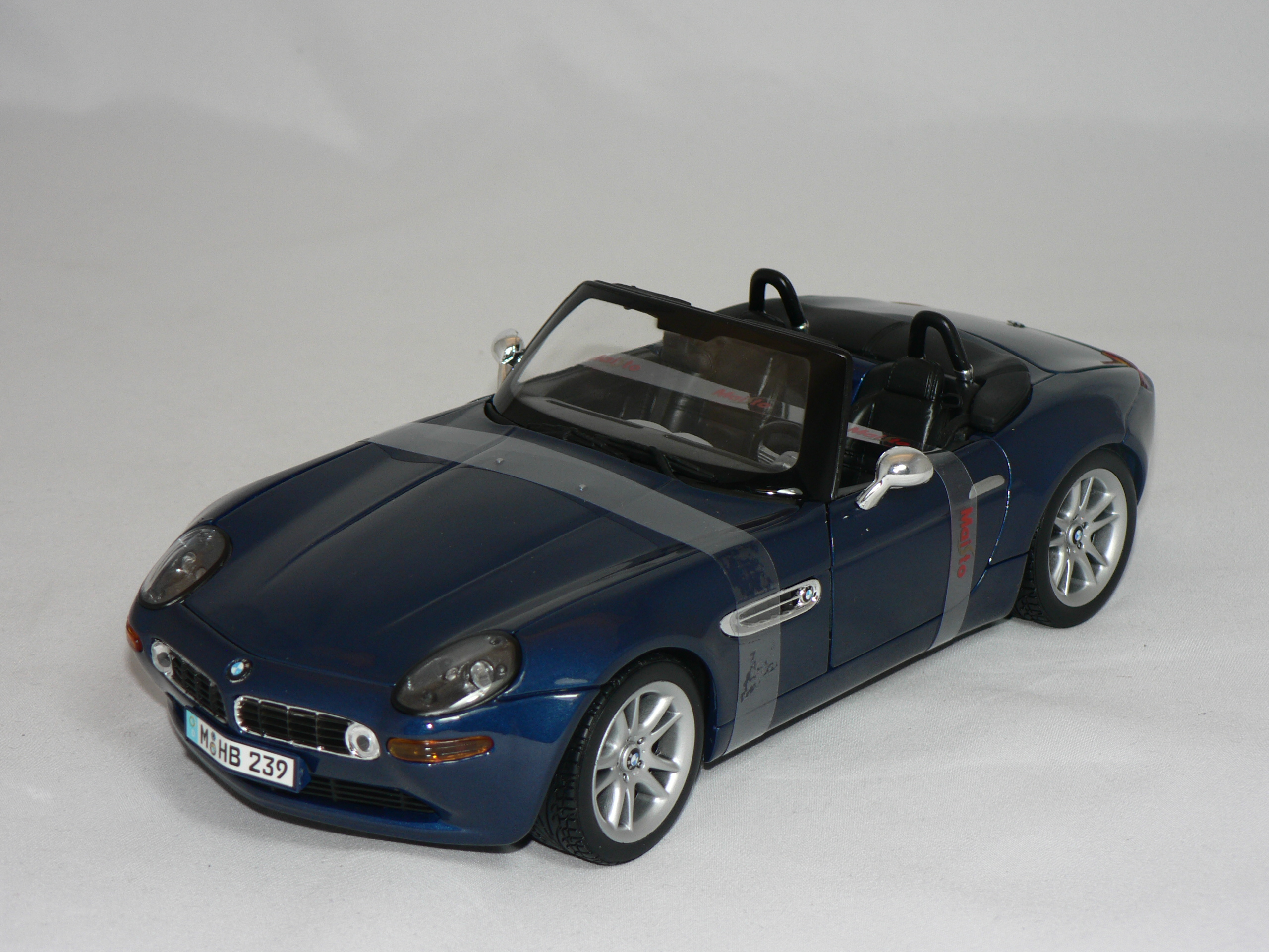 BMW Z8  1:18  Maisto