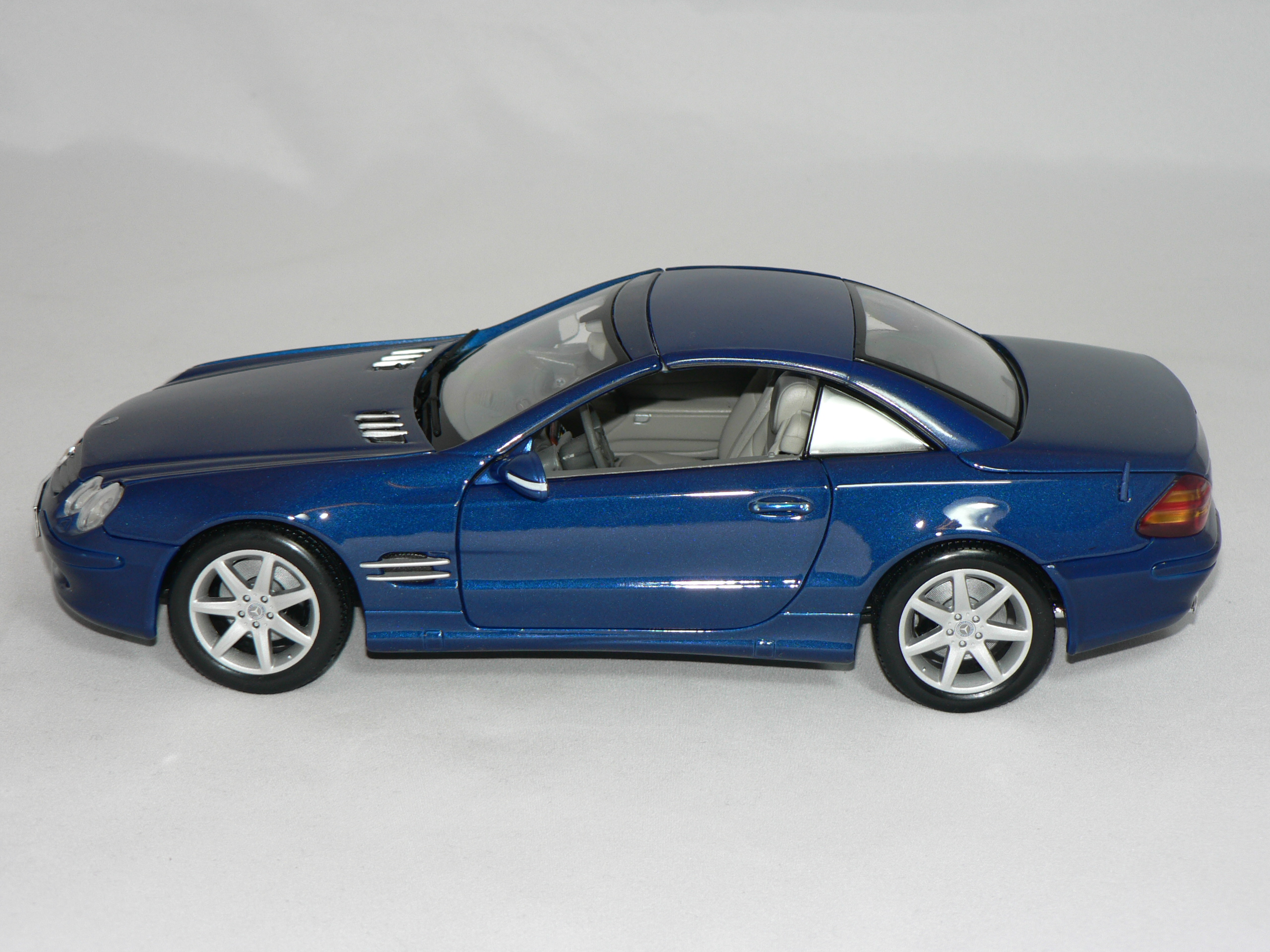 Mercedes Benz SL-Class  1:18  Maisto - 2