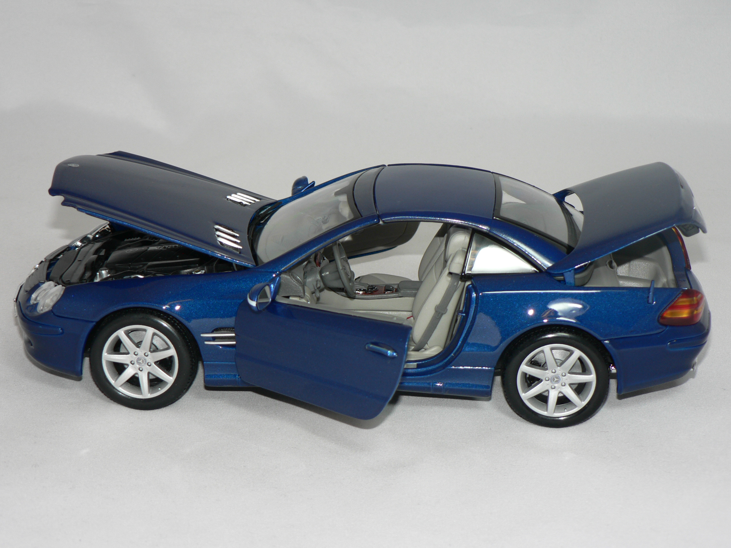 Mercedes Benz SL-Class  1:18  Maisto - 4