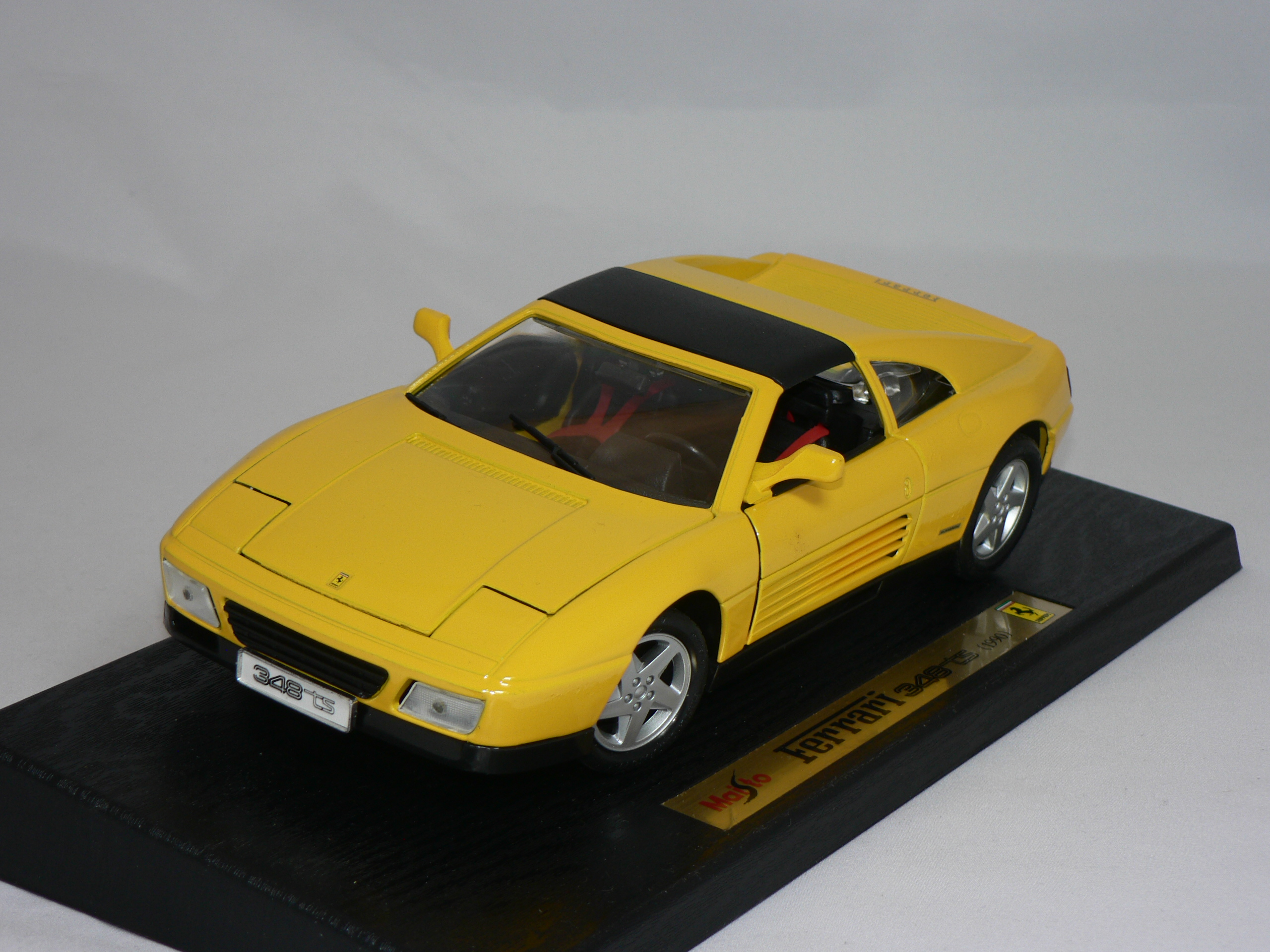 Ferrari 348ts -1990  1:18  Maisto