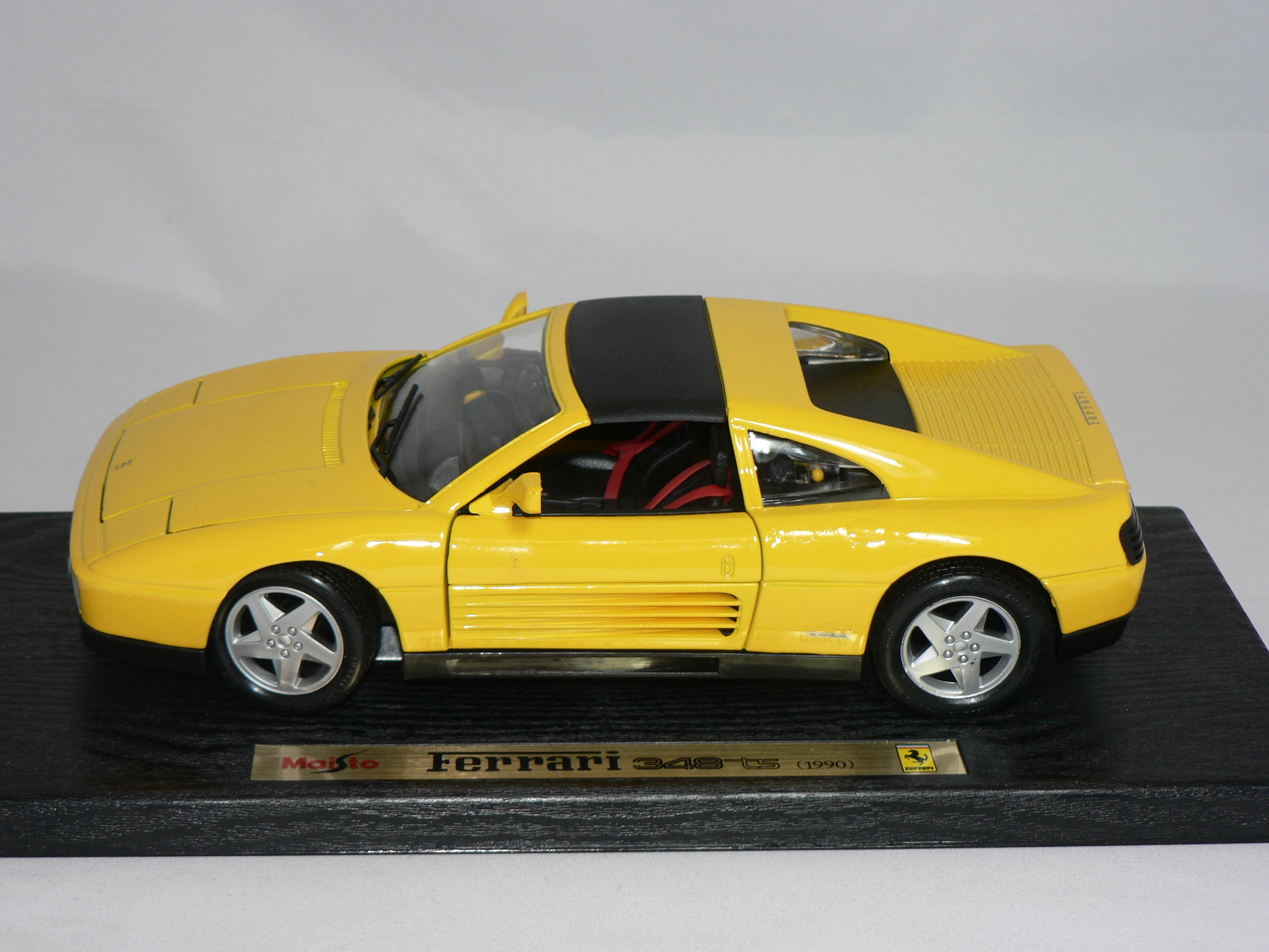 Ferrari 348ts -1990  1:18  Maisto - 2