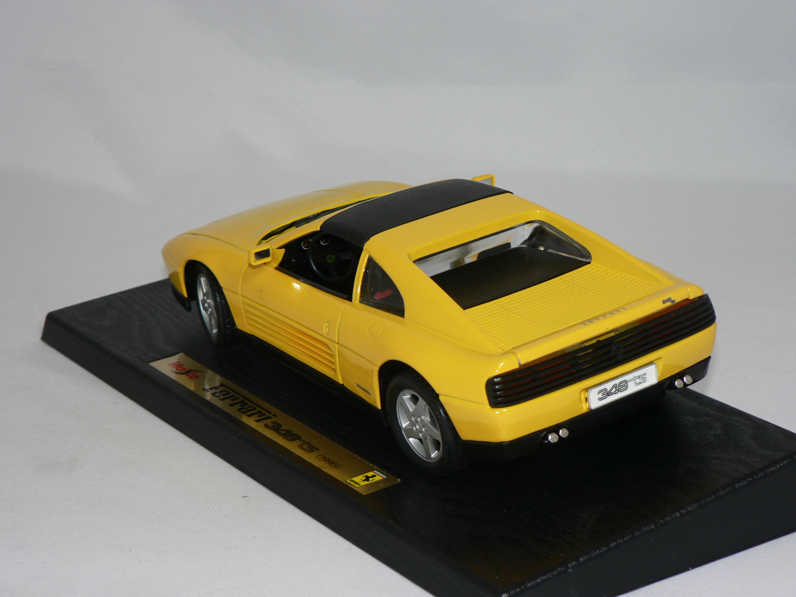 Ferrari 348ts -1990  1:18  Maisto - 3