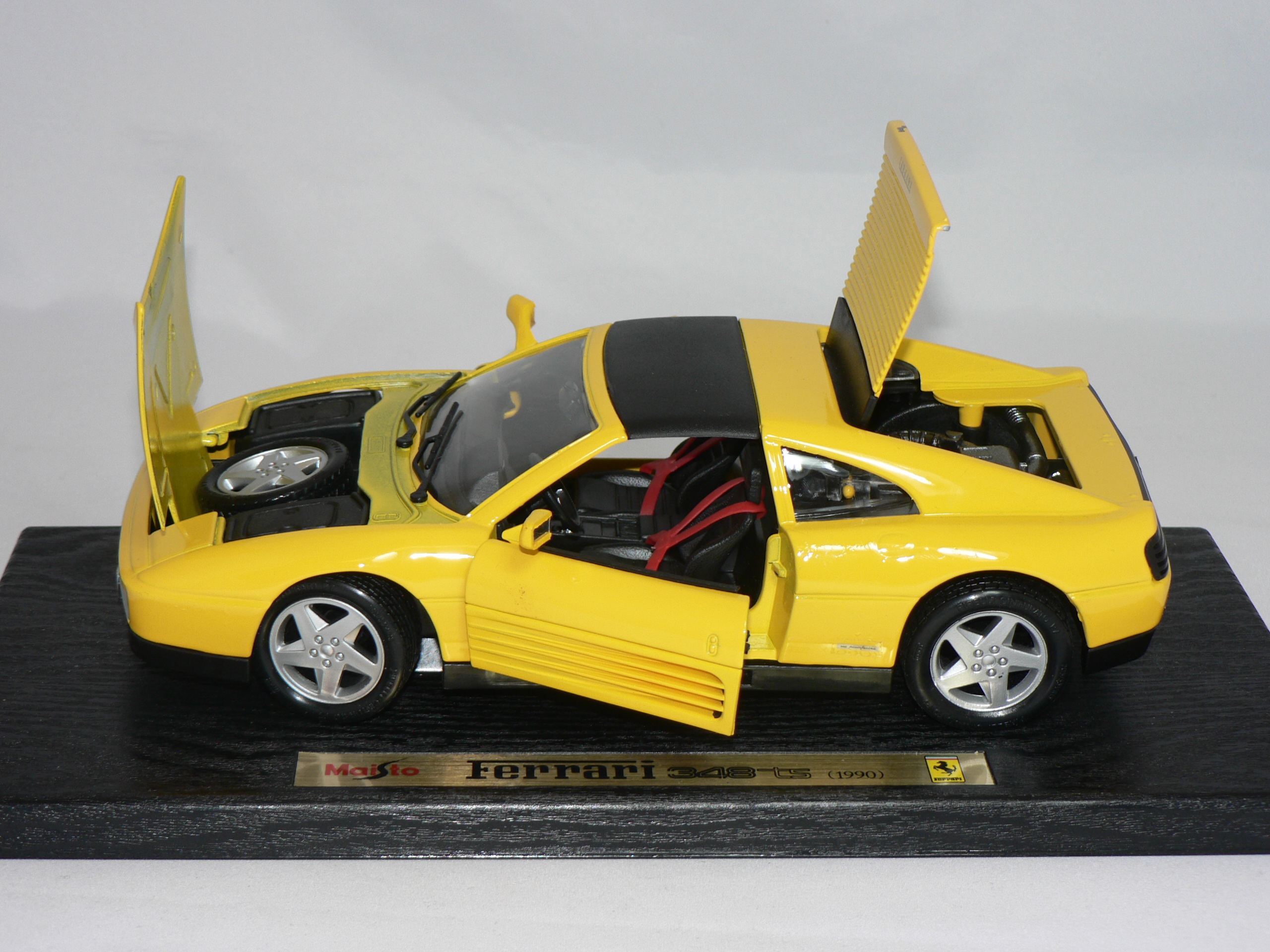Ferrari 348ts -1990  1:18  Maisto - 4