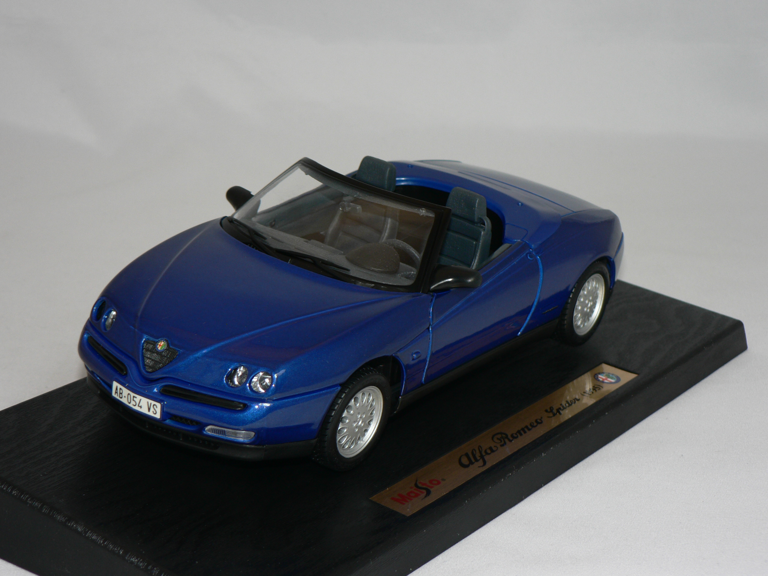 Alfa Romeo spider 1/18 maisto - Collection