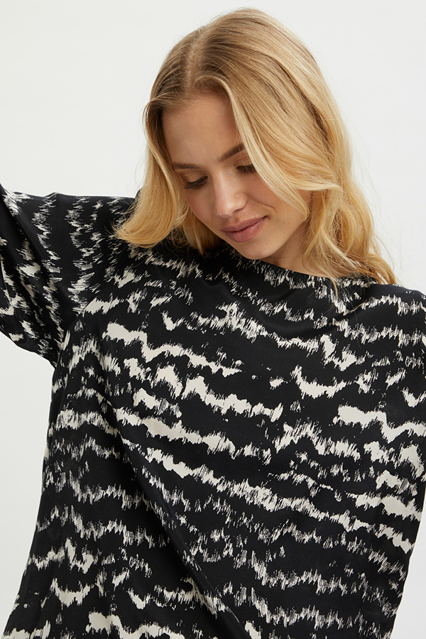 Kaffe - Helana Blouse Black / Sand Graphic Print - 2