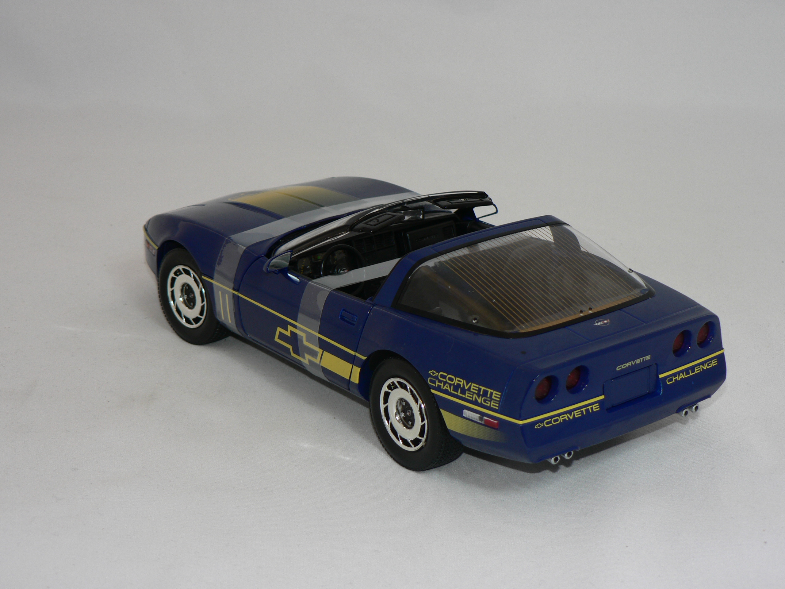 Chevrolet  Corvette C4  1988  1:18 Greenlight - 3