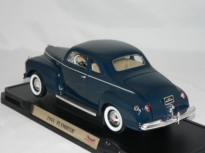 Plymouth -1941  1:18  Road Legends