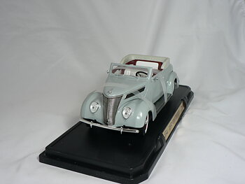 Ford Convertible -1937  Road Legends 1:18