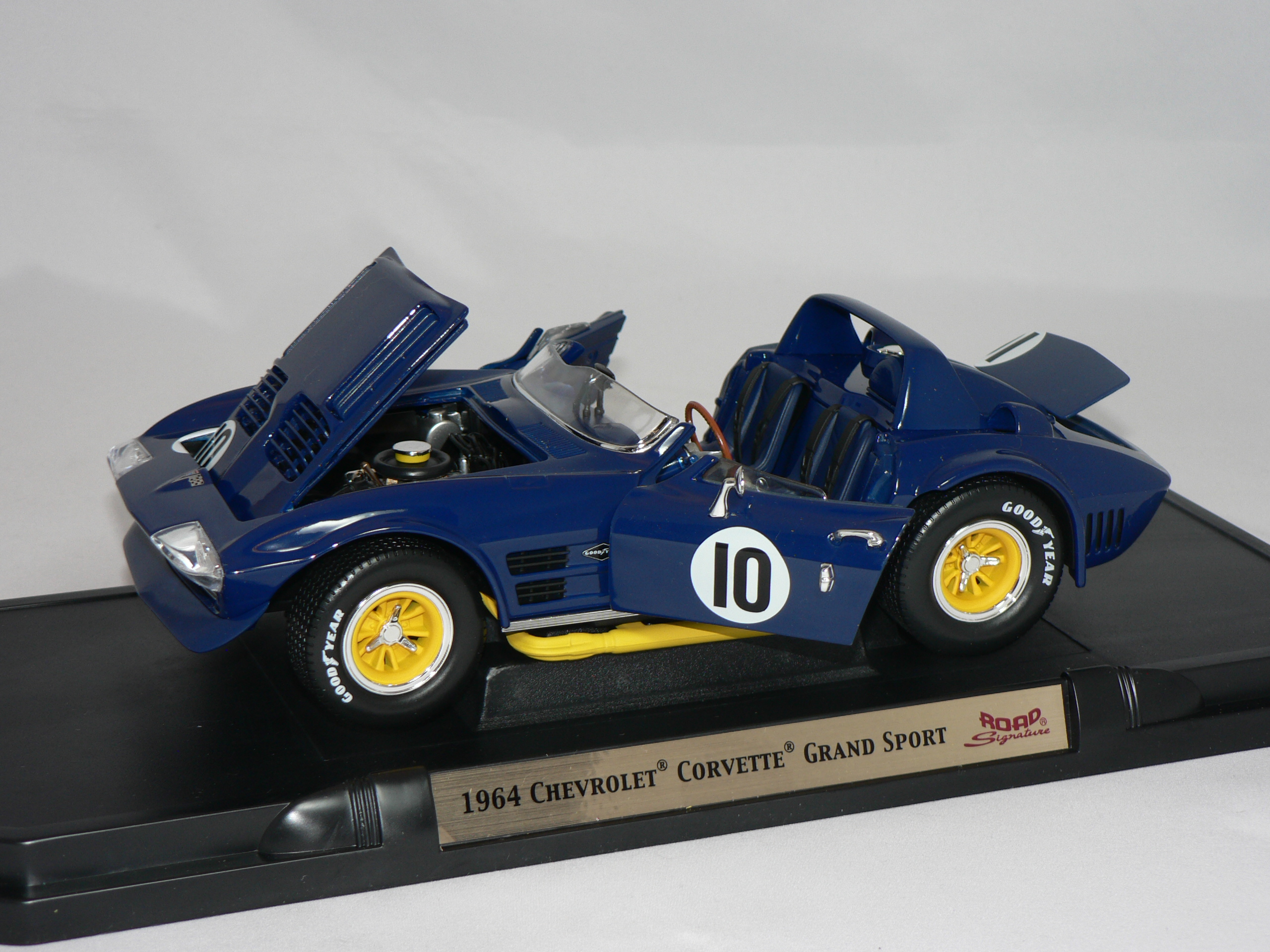 Chevrolet Corvette Grand Sport -1964  1:18  Road Legends/Lucky Die Cast - 4