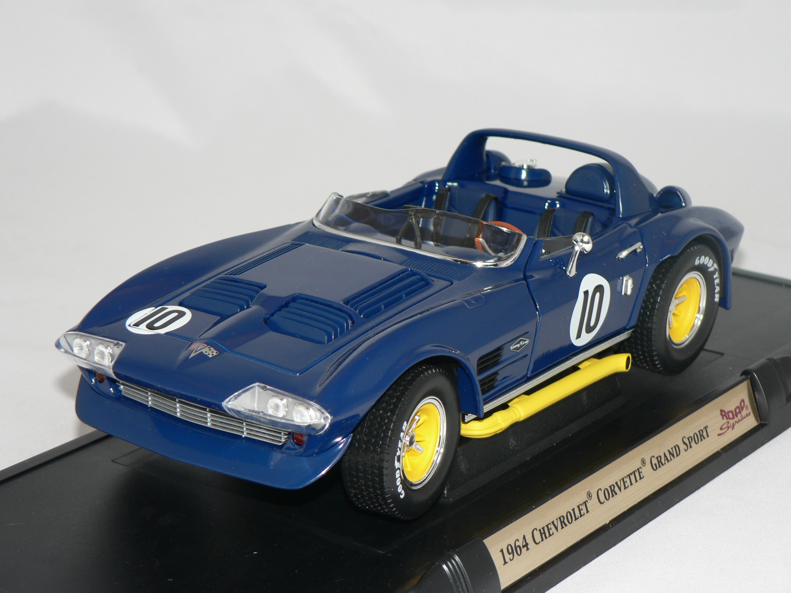 Chevrolet Corvette Grand Sport -1964  1:18  Road Legends/Lucky Die Cast