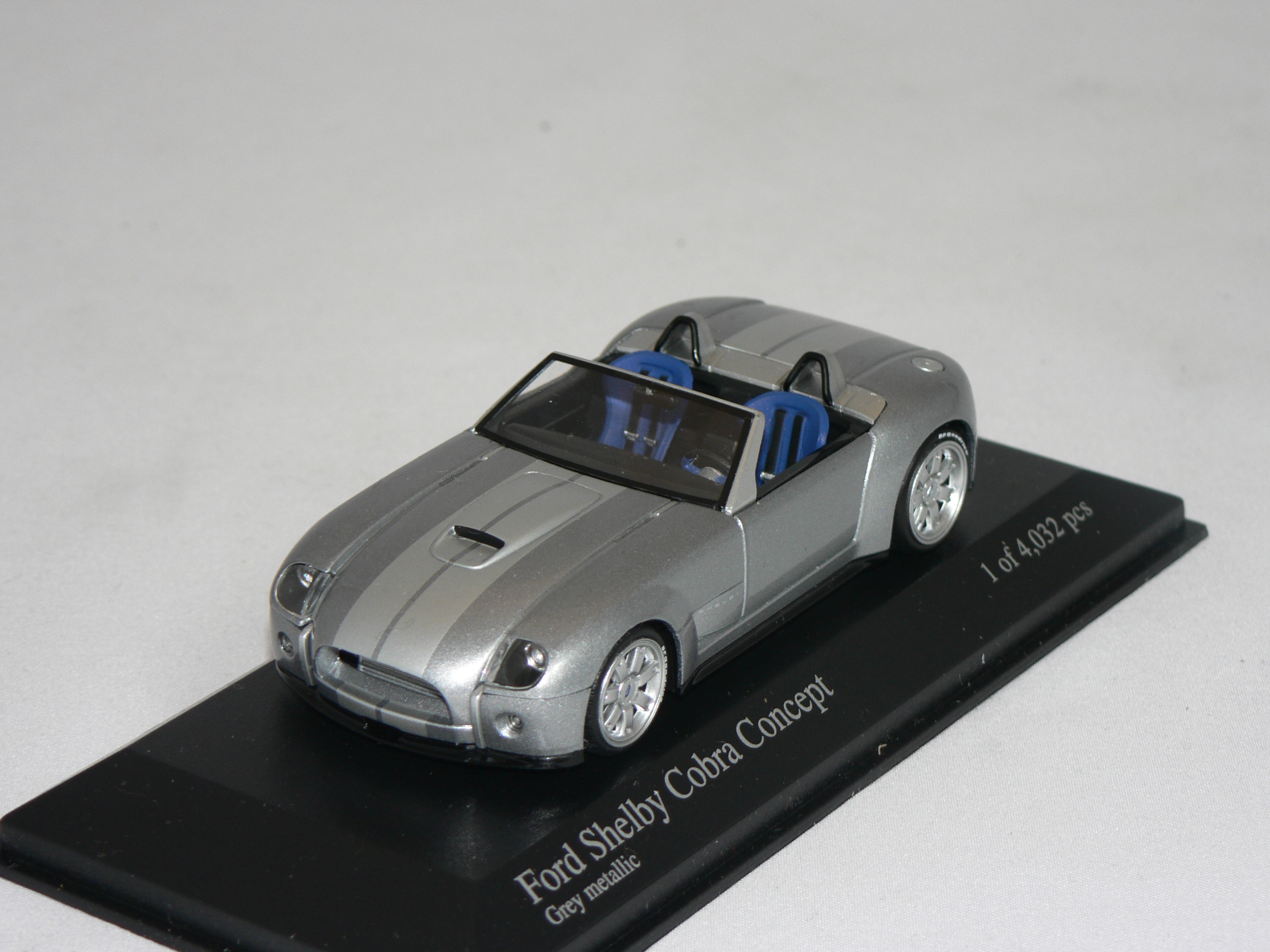 Ford Shelby Cobra Concept -2004 (1 of 4032 pcs)  1:43  Minichamps