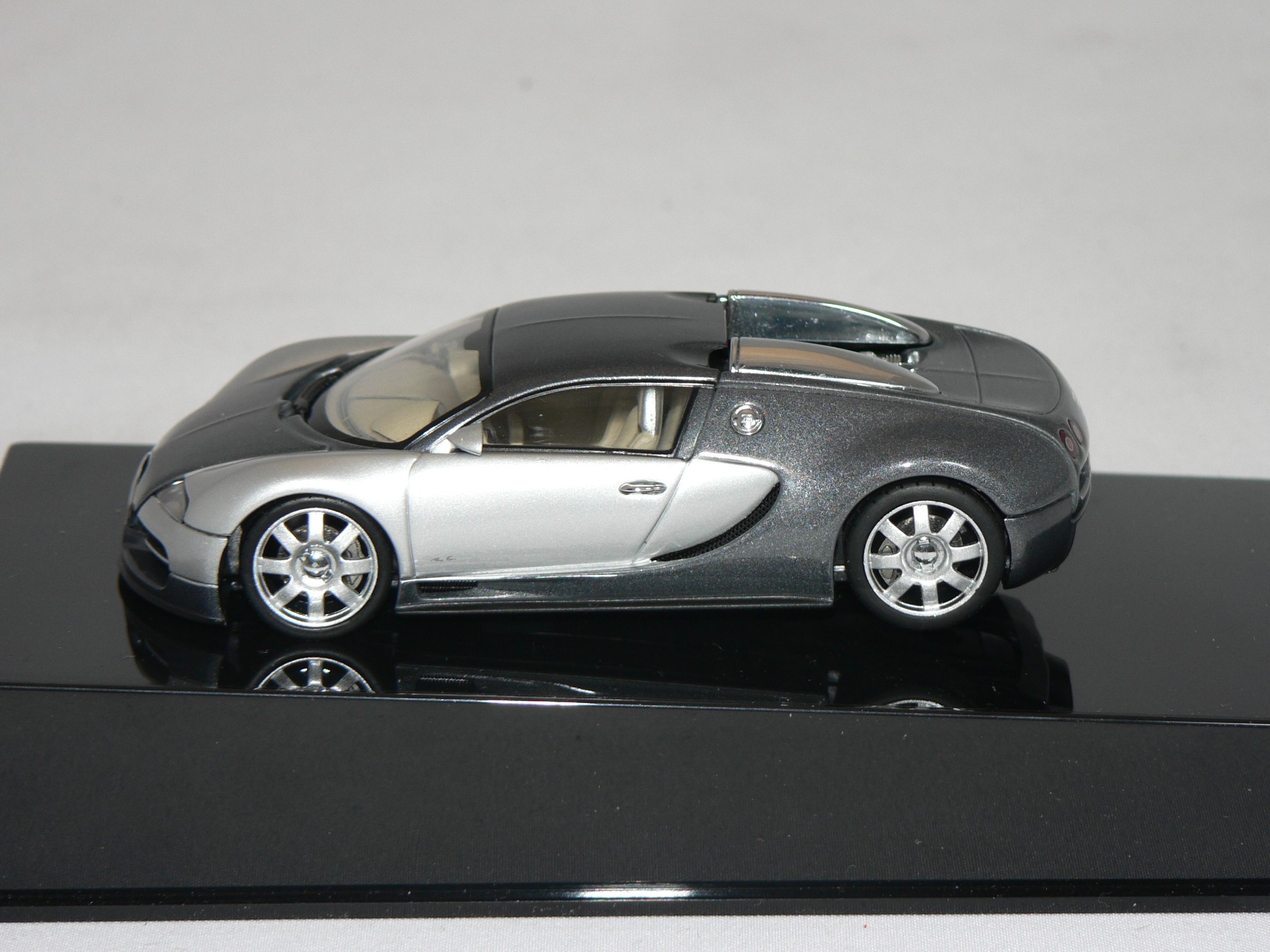 Bugatti EB 16.4 Veyron  1:43  Auto Art - 2