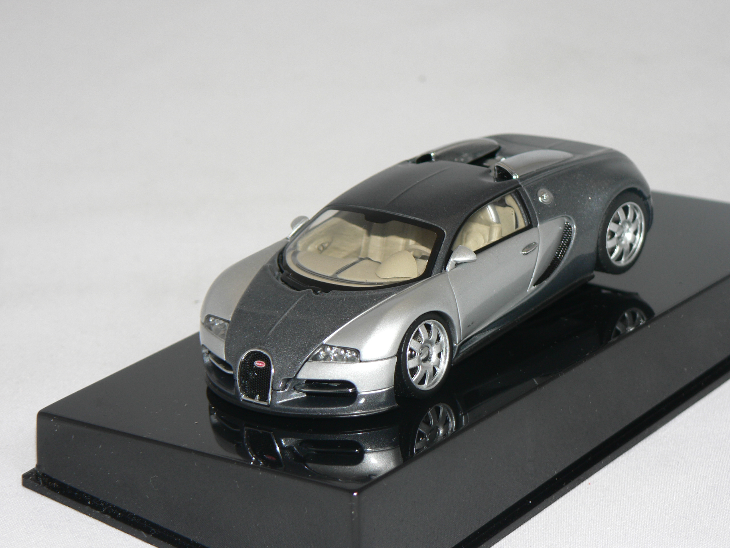 Bugatti EB 16.4 Veyron  1:43  Auto Art
