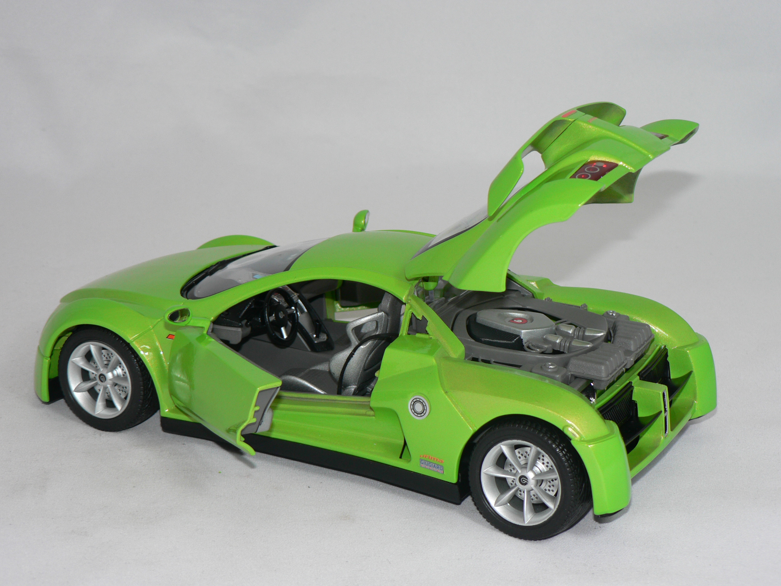 Prima  -2002 GIUGIARO DESIGN  1:18  Burago - 5