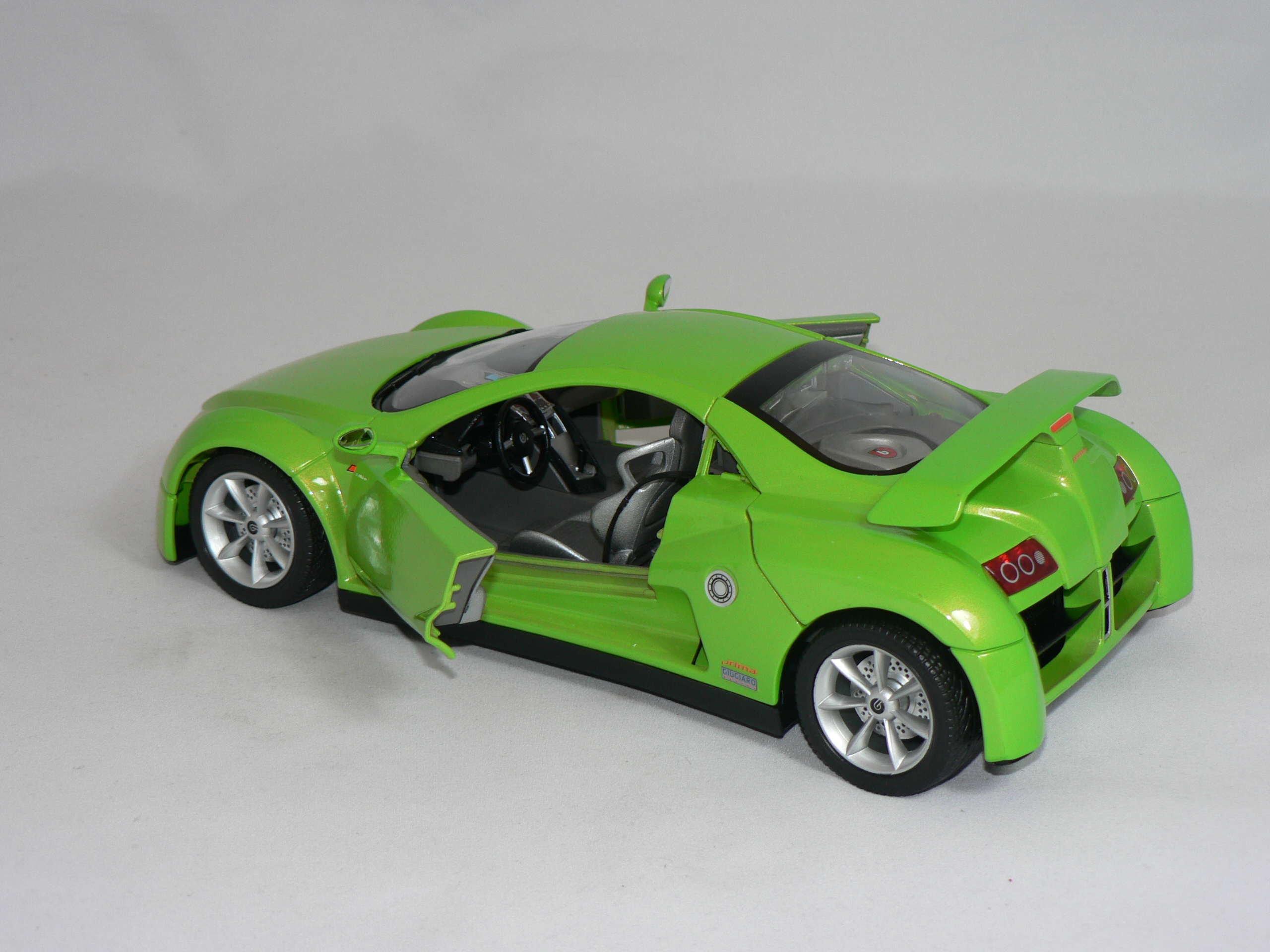 Prima  -2002 GIUGIARO DESIGN  1:18  Burago - 4