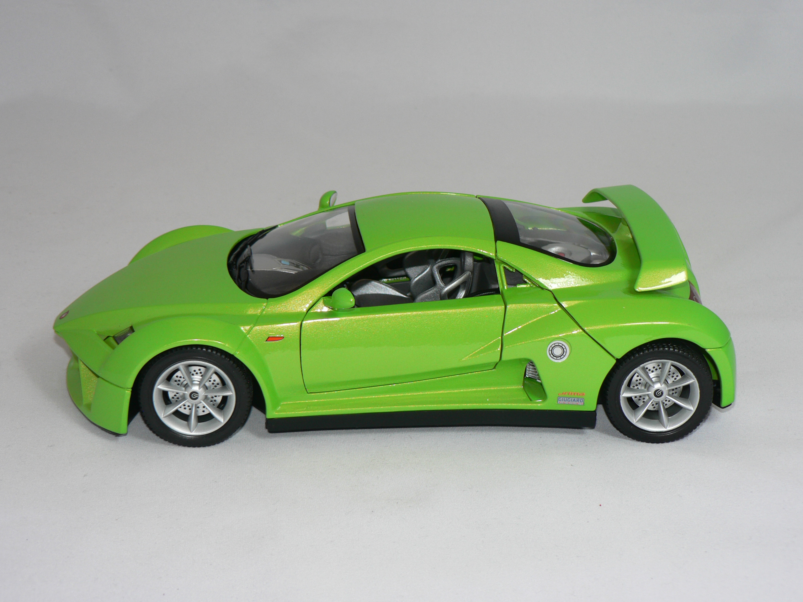 Prima  -2002 GIUGIARO DESIGN  1:18  Burago - 2