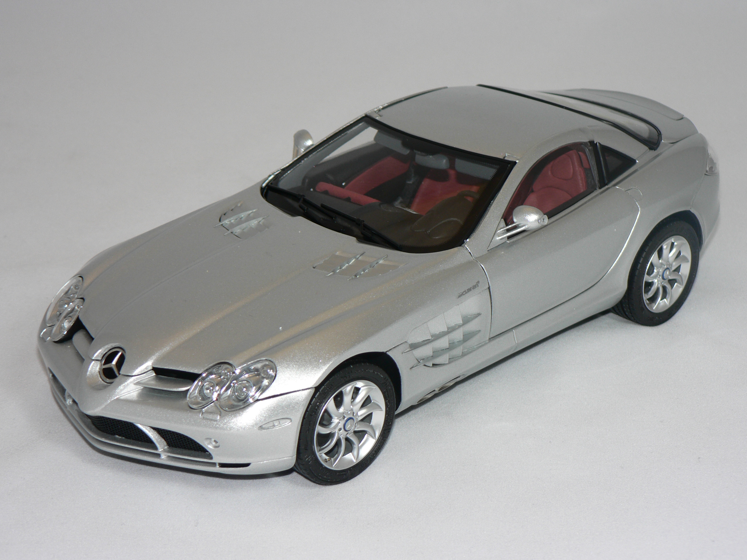 Mercedes Benz SLR McLaren -2003  1:18  CMC