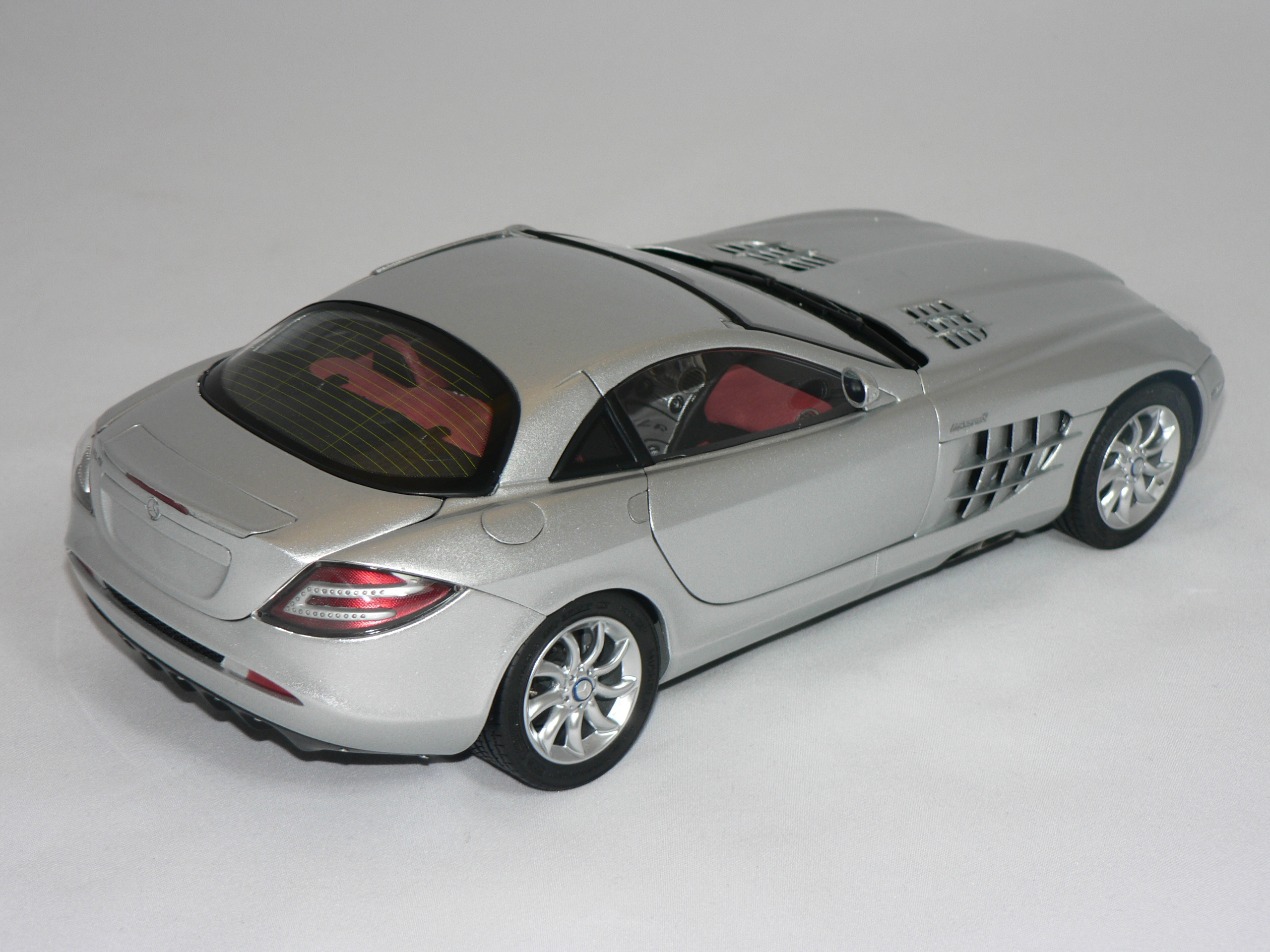 Mercedes Benz SLR McLaren -2003  1:18  CMC - 3