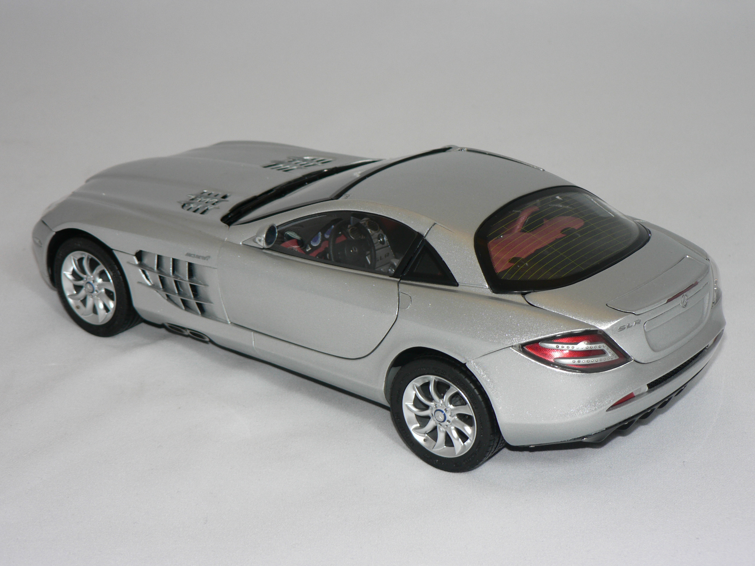 Mercedes Benz SLR McLaren -2003  1:18  CMC - 2