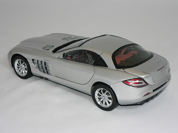 Mercedes Benz SLR McLaren -2003  1:18  CMC