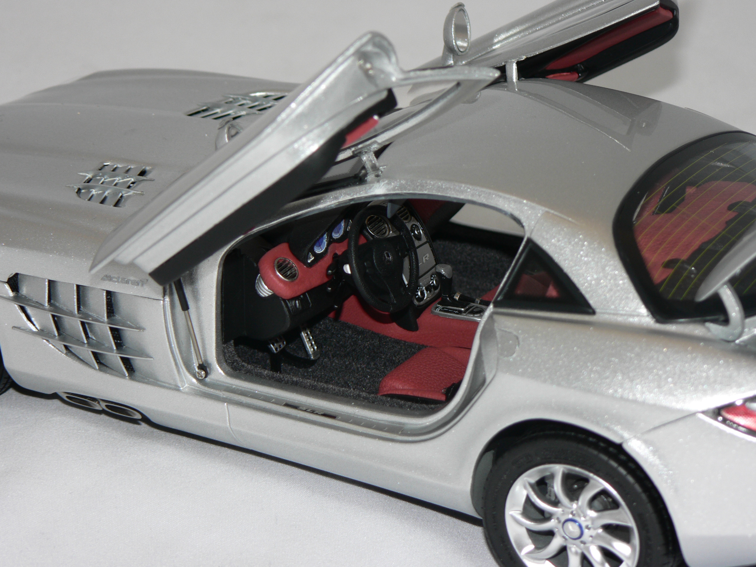 Mercedes Benz SLR McLaren -2003  1:18  CMC - 4