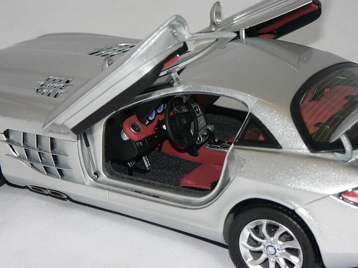 Mercedes Benz SLR McLaren -2003  1:18  CMC