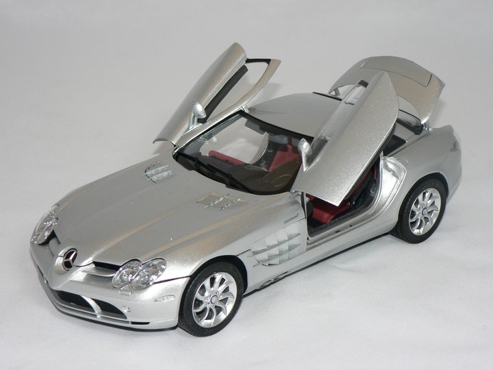 Mercedes Benz SLR McLaren -2003  1:18  CMC