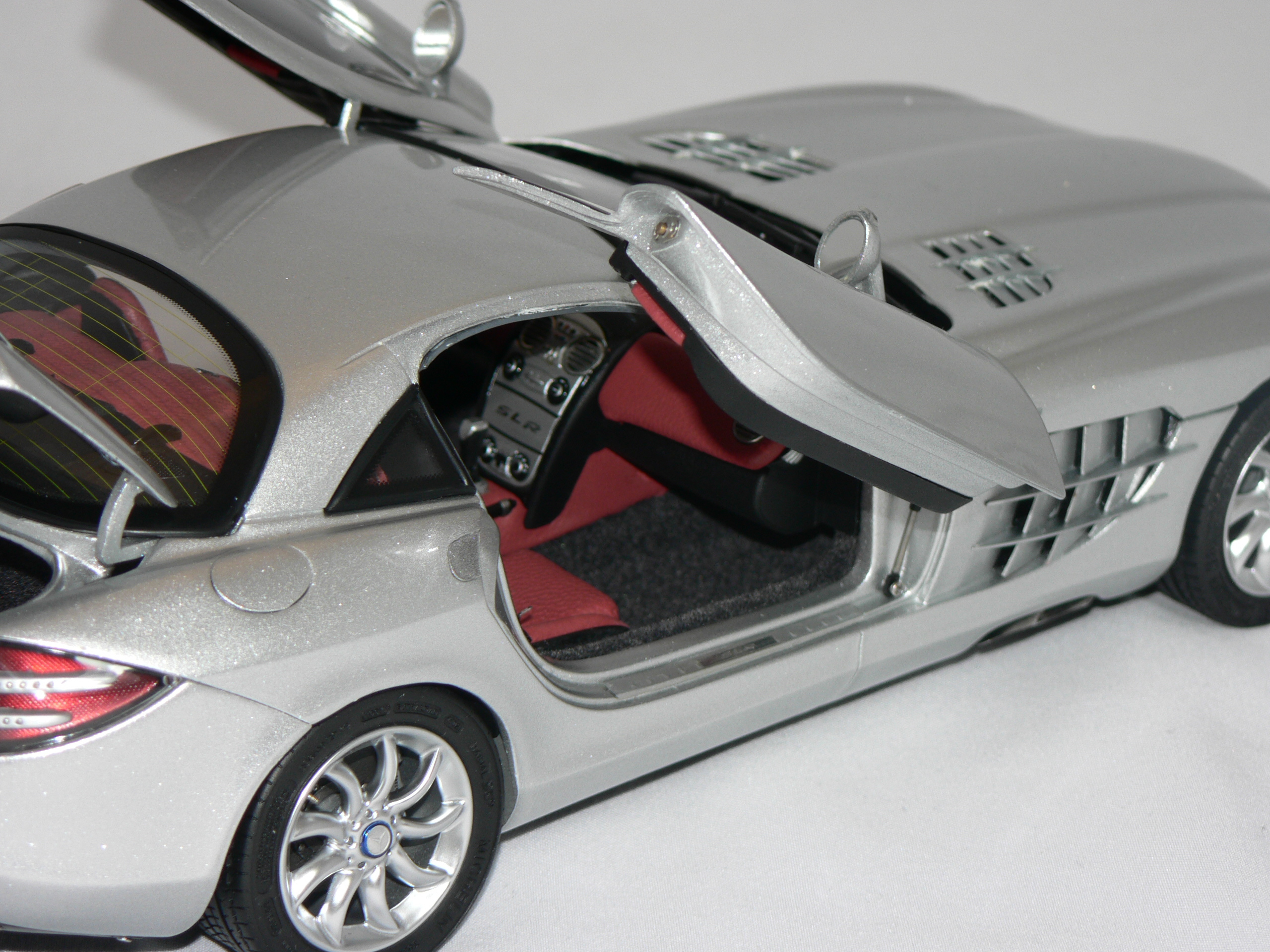 Mercedes Benz SLR McLaren -2003  1:18  CMC - 5