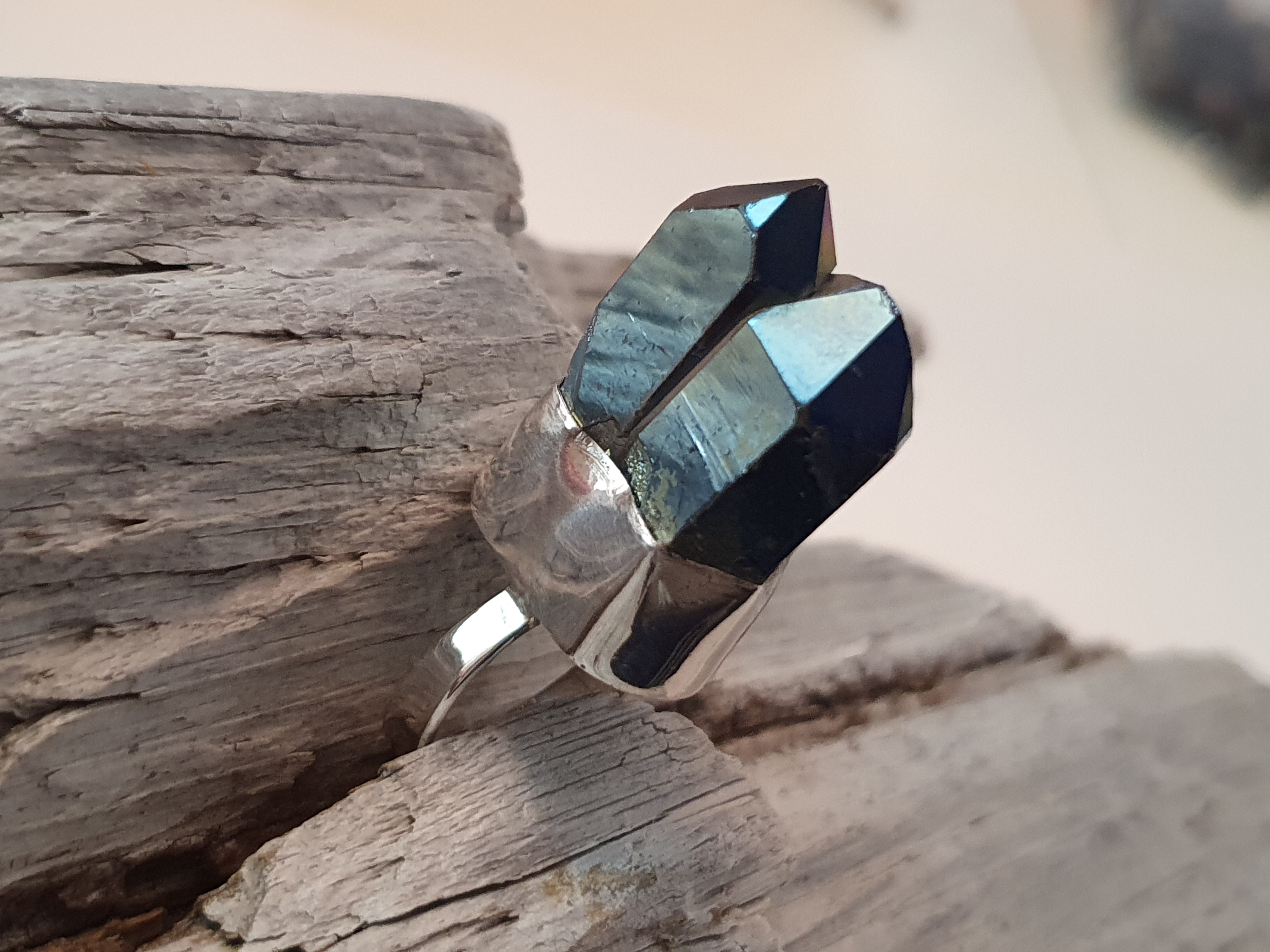 Titaniumpläterad bergkristall ring stlk 16,5, 925-silver 