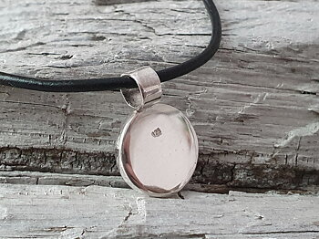 Granit hänge cab rund 14mm med läderhalsband 2mm 925-silver