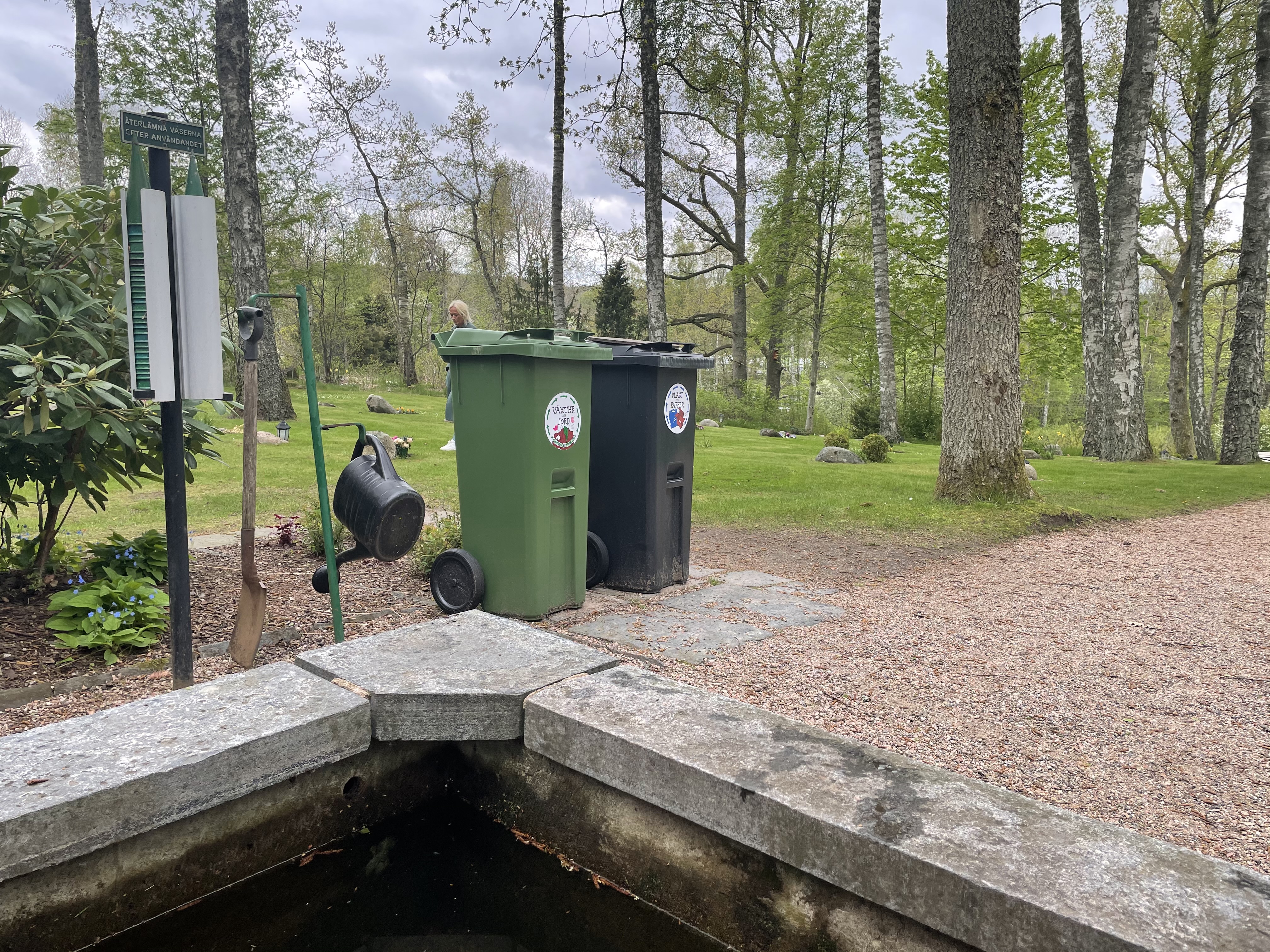 Gravvashållare O:07 Stolpe med 3 vashållare	