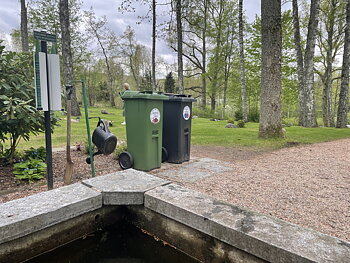 Gravvashållare O:07 Stolpe med 3 vashållare	