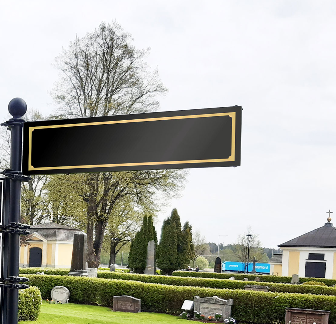 Upplysningsskylt, Valfri text, bockad för stolpe