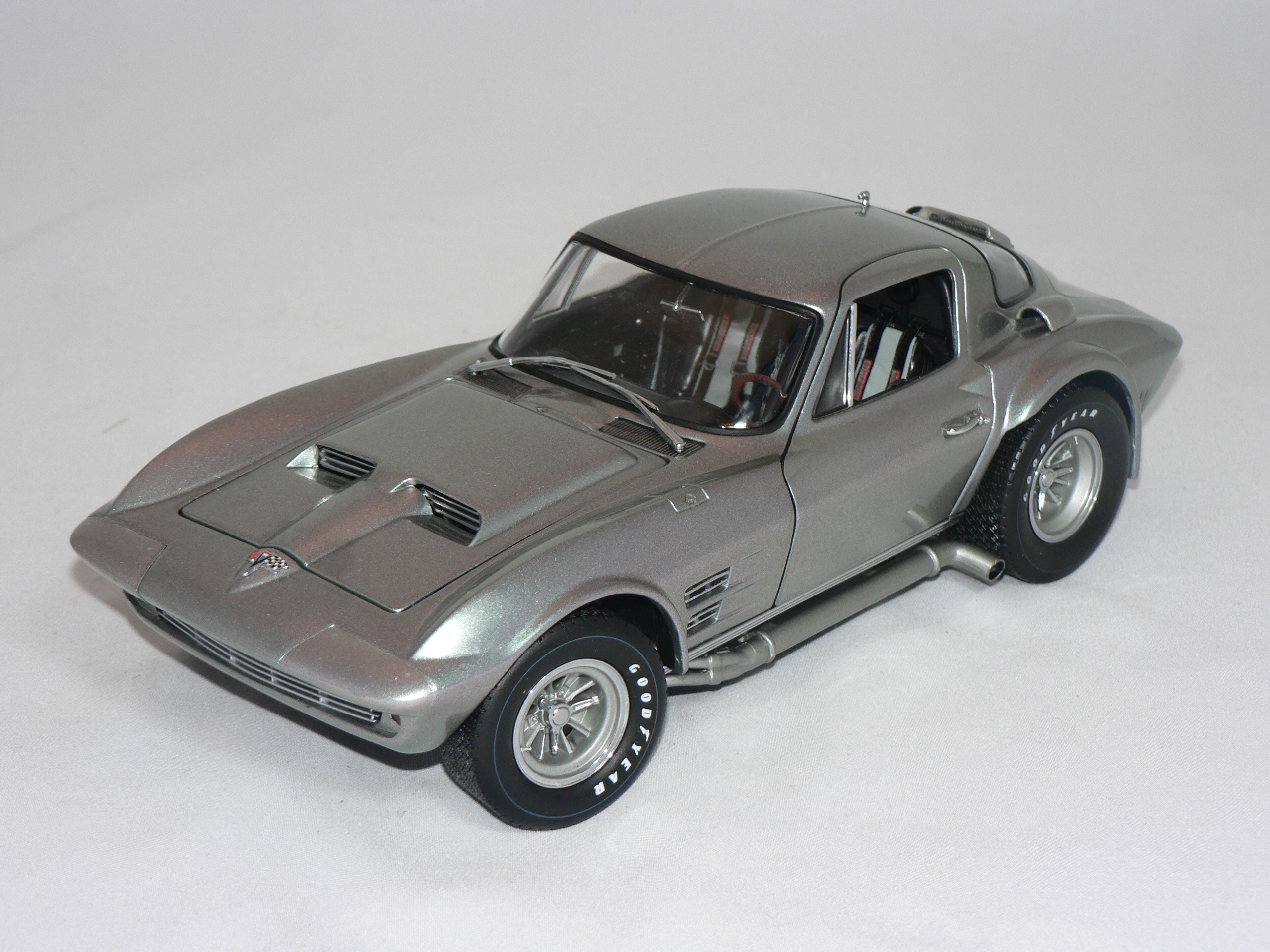 Chevrolet Corvette  Grand Sport Coupé -1963/65  1:18  Exoto