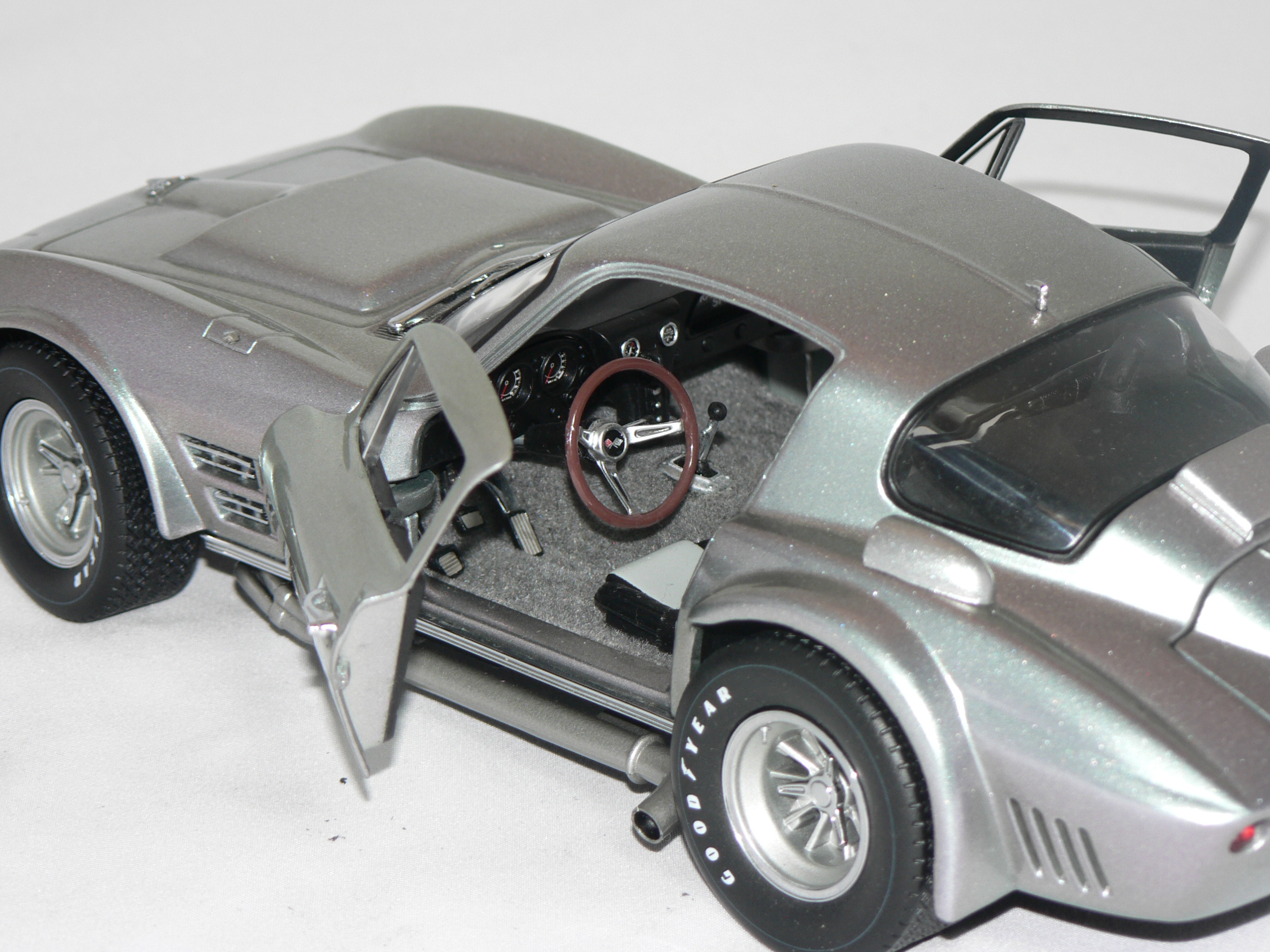 Chevrolet Corvette  Grand Sport Coupé -1963/65  1:18  Exoto - 3