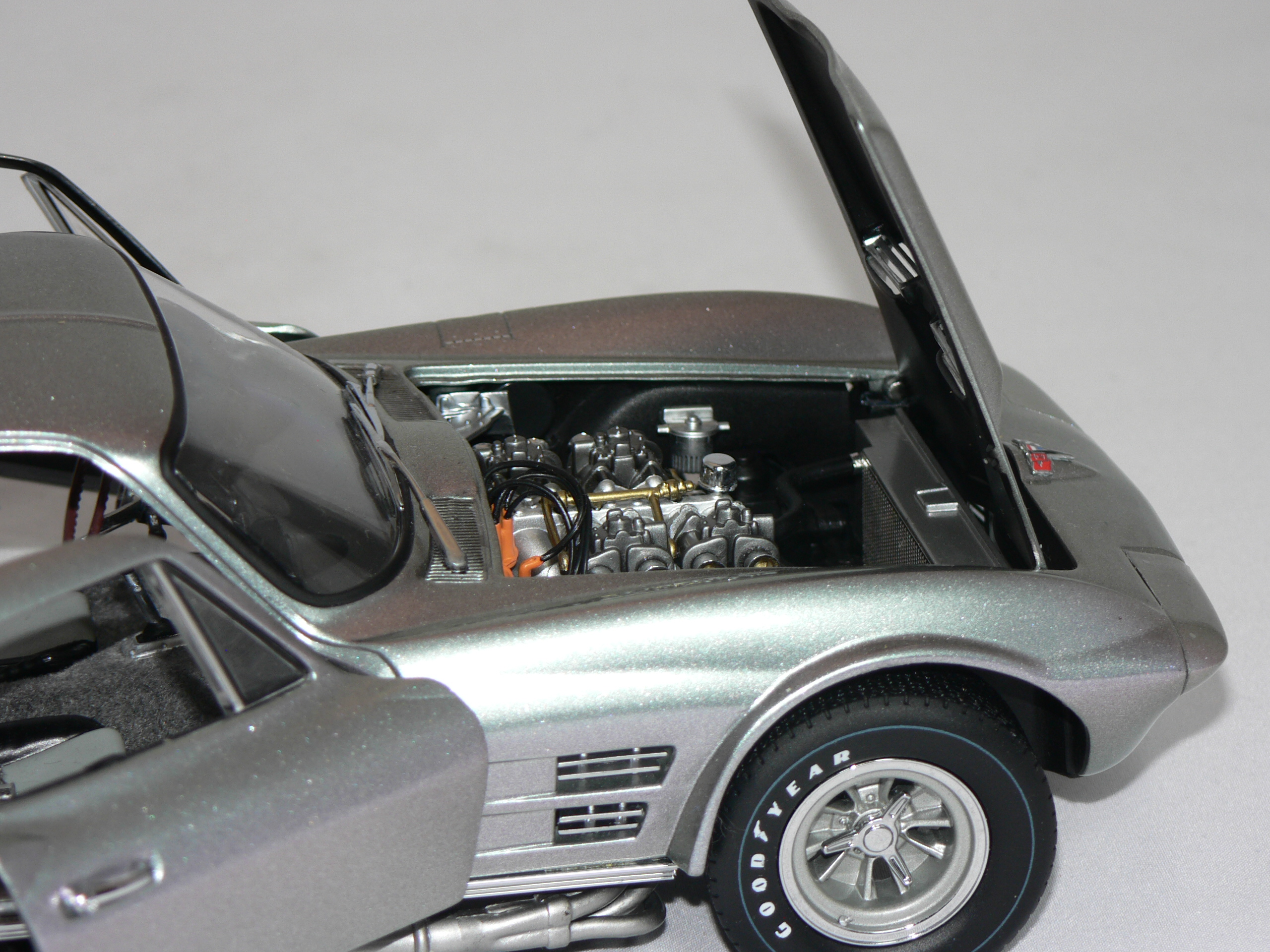 Chevrolet Corvette  Grand Sport Coupé -1963/65  1:18  Exoto - 4