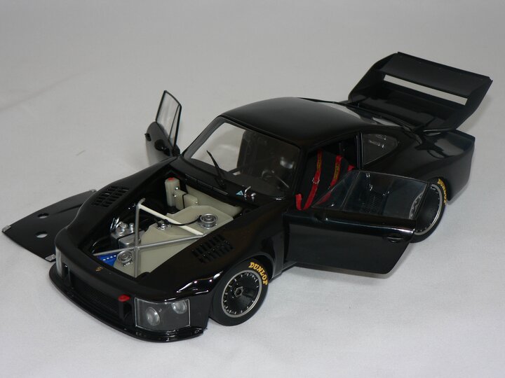 Porsche 935 Turbo Coupé -1976  1:18  Exoto