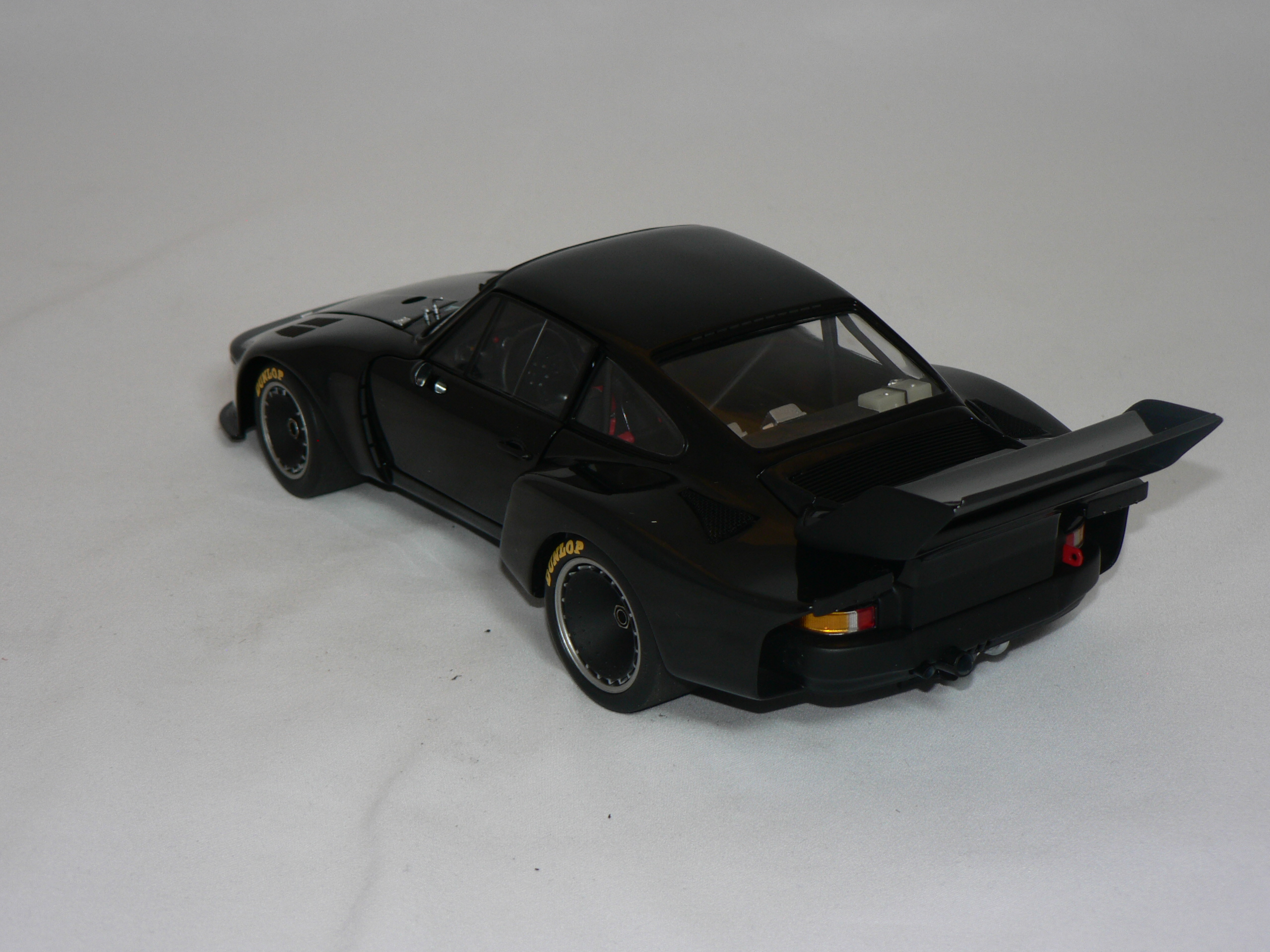 Porsche 935 Turbo Coupé -1976  1:18  Exoto - 2