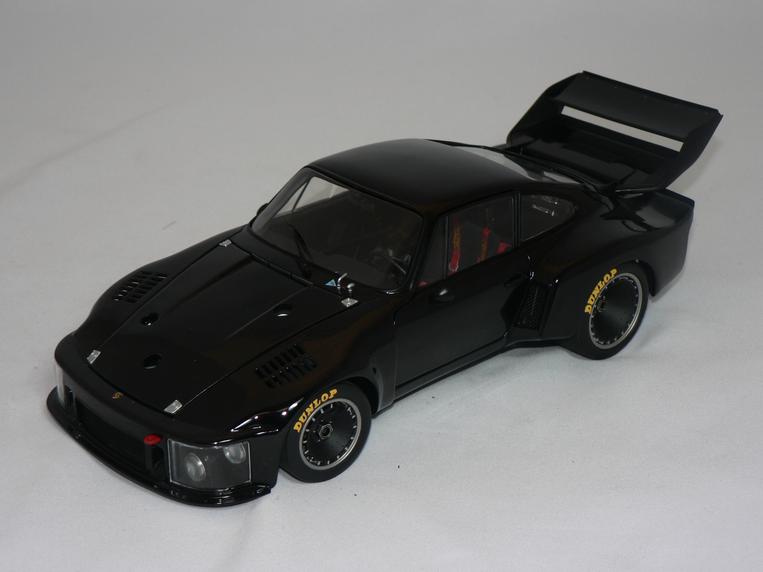 Porsche 935 Turbo Coupé -1976  1:18  Exoto