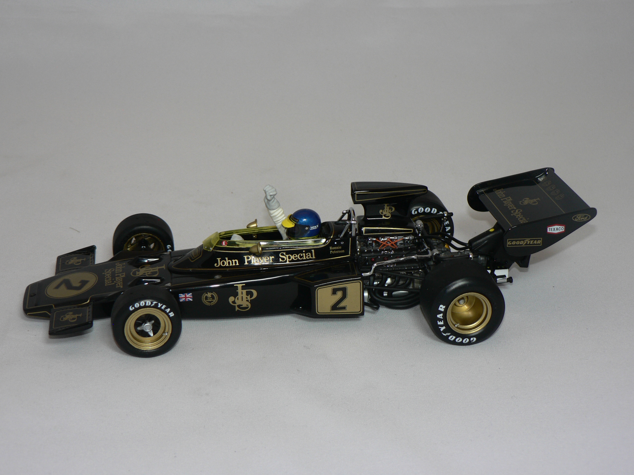 Lotus 72E  F1 JPS  #2 (WINNER GP ITALIEN 1973) R. PETERSON  1:18  Exoto - 2