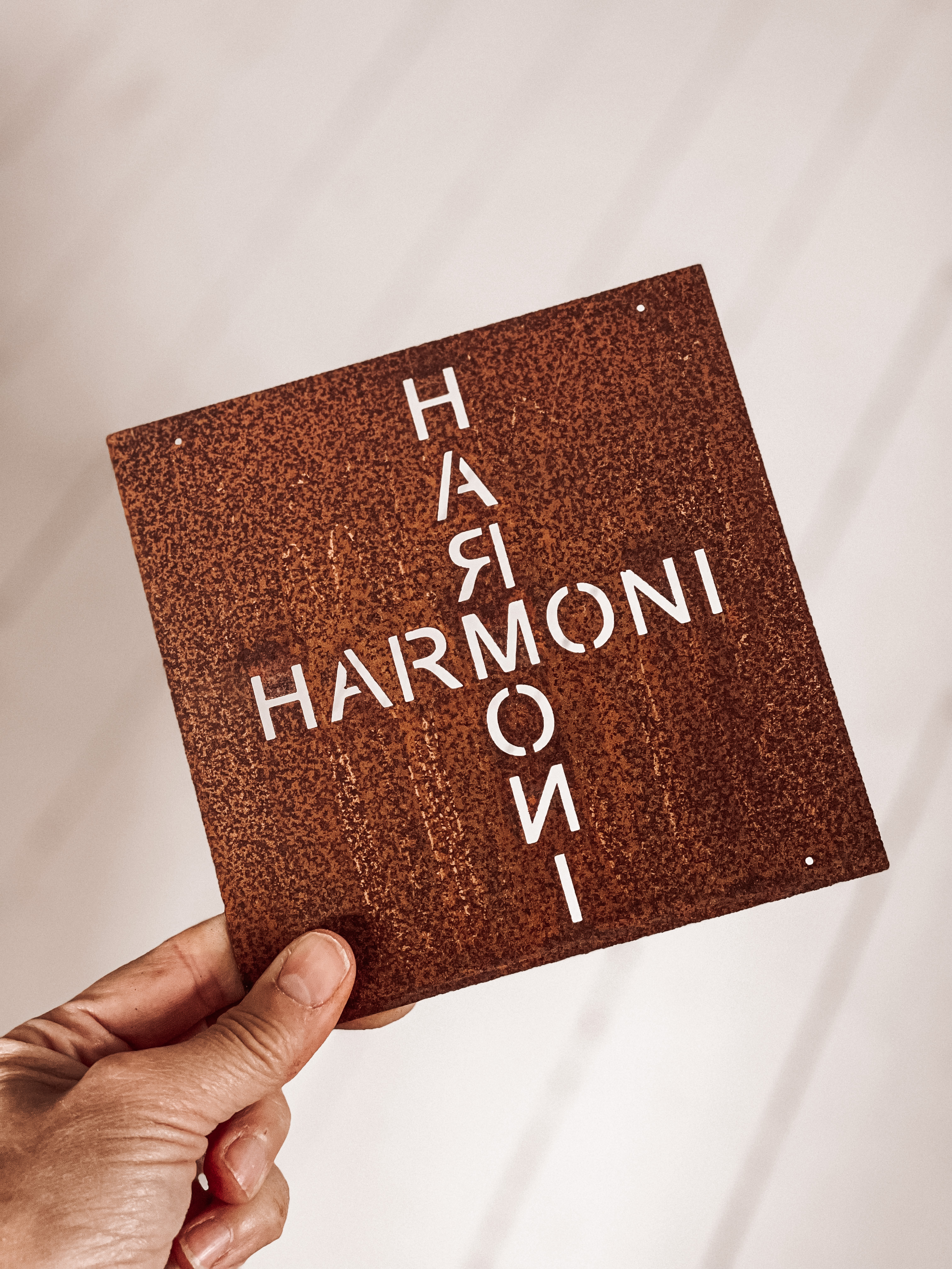 Rostig Plakett HARMONI