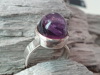 Ametist hög cabuchon, justerbar ringskena 925-silver